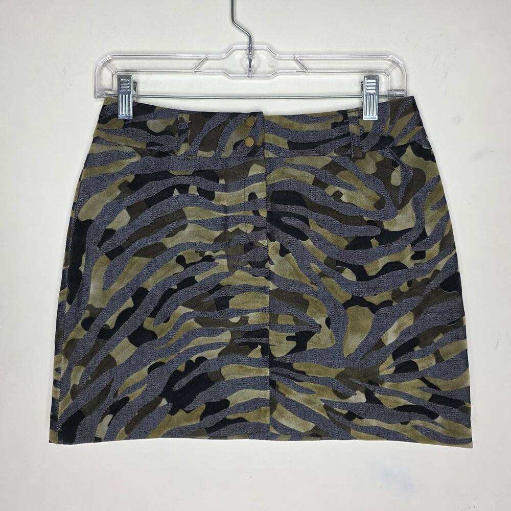 Express y2k green camo cotton blend zebra stripe miniskirt - 1 / 2